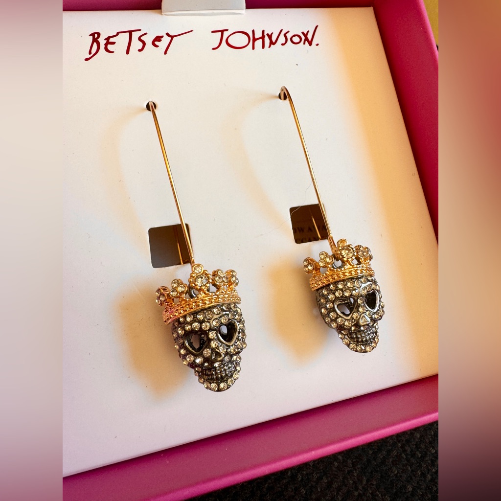 Nib Betsey Johnson Skull & Crown Earrings !! Rhinestones, Heart Eyes